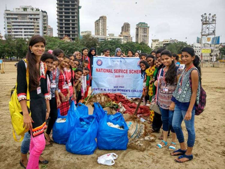 Beach cleaning drive NSS